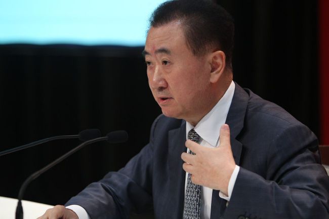 第2分钟，阿森纳右路角球开到禁区前点热苏斯头球后蹭太正被阿利森没收。